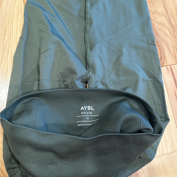 Aybl Empower leggings khaki green size XS - Picture 3 of 3